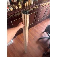 Toptan Okaliptüs Ahşap Fırça Sapı (120 cm) – Vidalı ve Askılı Başlık (500 Adet)